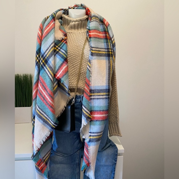 Blanket scarf from American Eagle - Picture 2 of 4